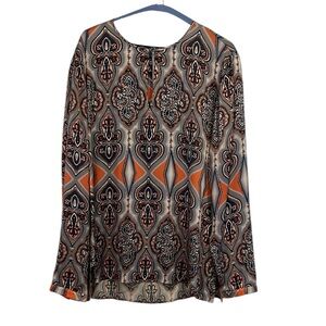 Craig Taylor 💯silk blouse. Gorgeous print in silver, blue, white. Keyhole neck